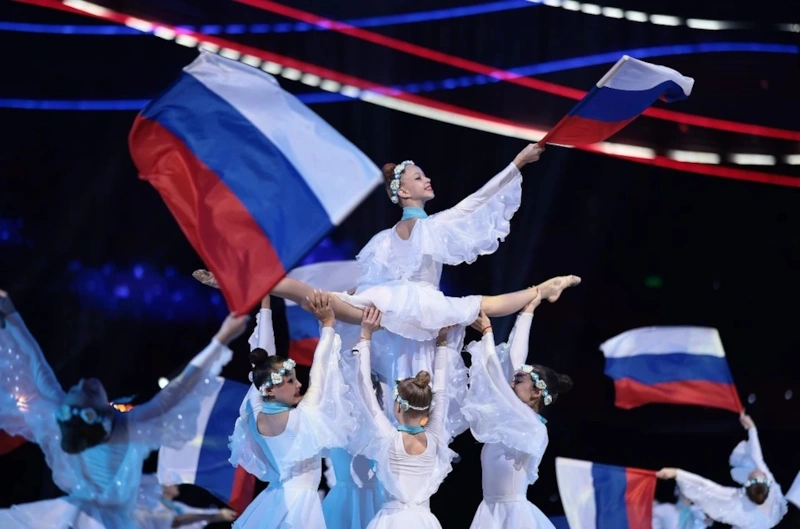 Шоу «Лед. Пламя. Победа» постановщика Ильи Авербуха Шоу «Лед. Пламя. Победа» постановщика Ильи Авербуха